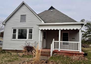 808 WHITE Street, Marion, Illinois, 2 Bedrooms Bedrooms, ,1 BathroomBathrooms,Residential,For Sale,WHITE,RMAEB457435