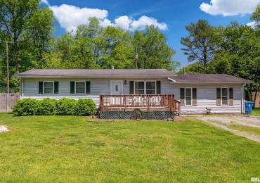 302 PECAN Street, DeSoto, Illinois, 3 Bedrooms Bedrooms, ,1 BathroomBathrooms,Residential,For Sale,PECAN,RMAEB457911