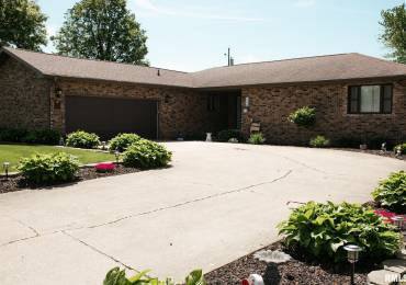 205 HICKORY Street, Kincaid, Illinois, 3 Bedrooms Bedrooms, ,2 BathroomsBathrooms,Residential,For Sale,HICKORY,RMACA1036237