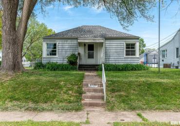 2238 LOMBARD Street, Davenport, Iowa, 2 Bedrooms Bedrooms, ,1 BathroomBathrooms,Residential,For Sale,LOMBARD,RMAQC4263194
