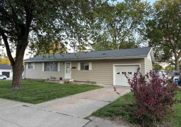 1744 JACKSON Street, Quincy, Illinois, 3 Bedrooms Bedrooms, ,2 BathroomsBathrooms,Residential,For Sale,JACKSON,RMACA1036387