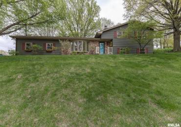202 PIN OAK Drive, Geneseo, Illinois, 4 Bedrooms Bedrooms, ,3 BathroomsBathrooms,Residential,For Sale,PIN OAK,RMAQC4262994