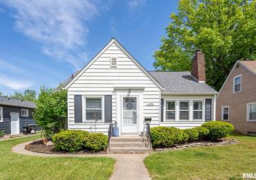 2435 23RD Avenue B, Moline, Illinois, 3 Bedrooms Bedrooms, ,2 BathroomsBathrooms,Residential,For Sale,23RD,RMAQC4263129