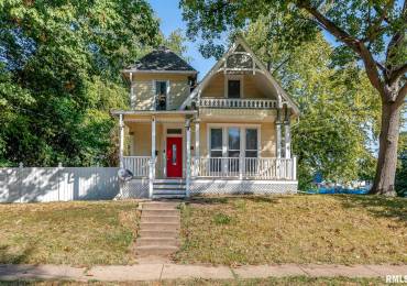 232 13TH Street, Davenport, Iowa, 3 Bedrooms Bedrooms, ,2 BathroomsBathrooms,Residential,For Sale,13TH,RMAQC4263218