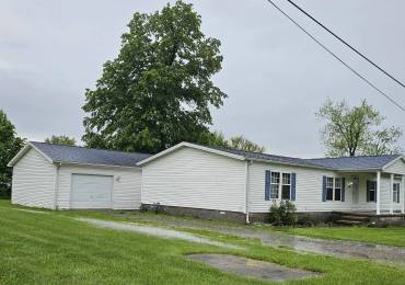 403 SYCAMORE Street, Kinmundy, Illinois, 4 Bedrooms Bedrooms, ,2 BathroomsBathrooms,Residential,For Sale,SYCAMORE,RMAEB457926