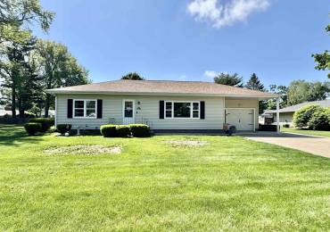 715 LAWNDALE Drive, Macomb, Illinois, 3 Bedrooms Bedrooms, ,1 BathroomBathrooms,Residential,For Sale,LAWNDALE,RMAPA1257886