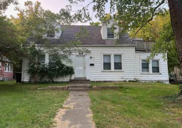404 ELM Street, Carbondale, Illinois, 4 Bedrooms Bedrooms, ,2 BathroomsBathrooms,Residential,For Sale,ELM,RMAEB457942