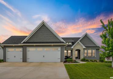 4478 LAKESIDE Drive, Bettendorf, Iowa, 4 Bedrooms Bedrooms, ,3 BathroomsBathrooms,Residential,For Sale,LAKESIDE,RMAQC4263278