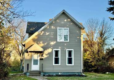 1207 TREMONT Avenue, Davenport, Iowa, 4 Bedrooms Bedrooms, ,1 BathroomBathrooms,Residential,For Sale,TREMONT,RMAQC4263277