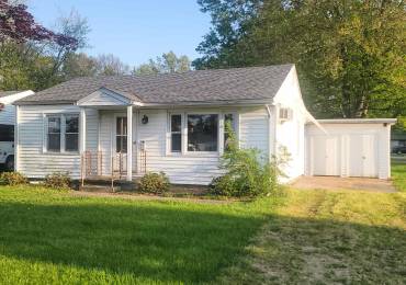225 HICKORY Street, Flora, Illinois, 2 Bedrooms Bedrooms, ,1 BathroomBathrooms,Residential,For Sale,HICKORY,RMAEB457966