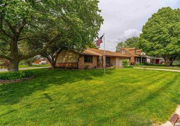 102 HERITAGE Avenue, Lincoln, Illinois, 2 Bedrooms Bedrooms, ,2 BathroomsBathrooms,Residential,For Sale,HERITAGE,RMACA1036462