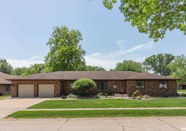 4902 35TH Avenue, Moline, Illinois, 3 Bedrooms Bedrooms, ,2 BathroomsBathrooms,Residential,For Sale,35TH,RMAQC4263335