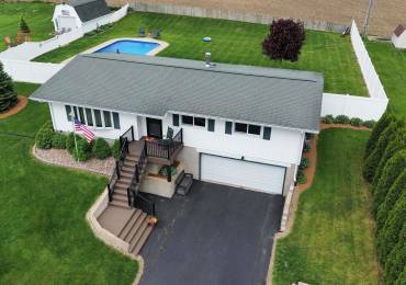 4 GENEVA Street, Mt Carroll, Illinois, 3 Bedrooms Bedrooms, ,2 BathroomsBathrooms,Residential,For Sale,GENEVA,RMAQC4263339