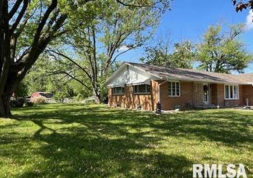 7 WAVERLY Court, Davenport, Iowa, 2 Bedrooms Bedrooms, ,2 BathroomsBathrooms,Residential,For Sale,WAVERLY,RMAQC4263341