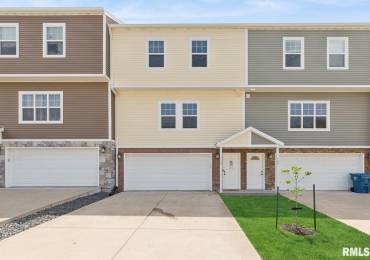 725 COX Court, Le Claire, Iowa, 2 Bedrooms Bedrooms, ,2 BathroomsBathrooms,Residential,For Sale,COX,RMAQC4263342
