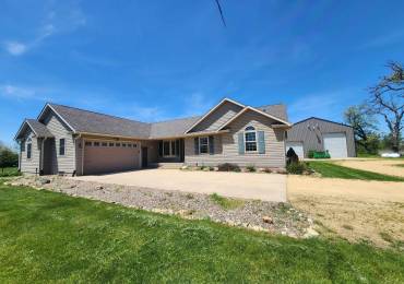 2260A 260TH Avenue, De Witt, Iowa, 4 Bedrooms Bedrooms, ,2 BathroomsBathrooms,Residential,For Sale,260TH,RMAQC4263402