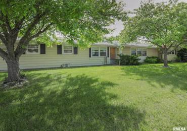 2218 9TH Street, Silvis, Illinois, 2 Bedrooms Bedrooms, ,1 BathroomBathrooms,Residential,For Sale,9TH,RMAQC4263400