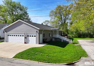 713 PARK Street, Morrison, Illinois, 4 Bedrooms Bedrooms, ,3 BathroomsBathrooms,Residential,For Sale,PARK,RMAQC4263387