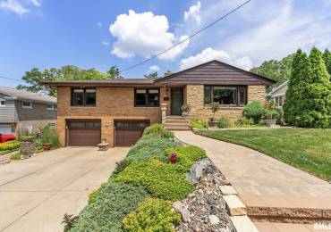 615 20TH Avenue Court, East Moline, Illinois, 3 Bedrooms Bedrooms, ,2 BathroomsBathrooms,Residential,For Sale,20TH,RMAQC4263394
