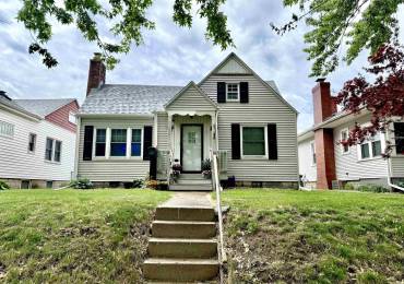 1607 18TH Street C, Moline, Illinois, 2 Bedrooms Bedrooms, ,1 BathroomBathrooms,Residential,For Sale,18TH,RMAQC4263411