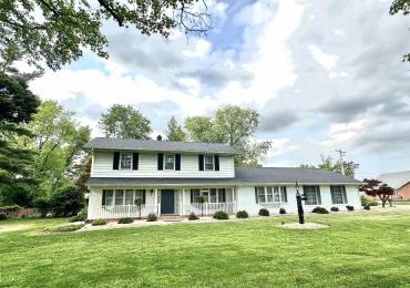 1 ESTATE Drive, Centralia, Illinois, 4 Bedrooms Bedrooms, ,2 BathroomsBathrooms,Residential,For Sale,ESTATE,RMAEB458026