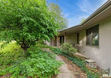 28009 230TH Street, Le Claire, Iowa, 4 Bedrooms Bedrooms, ,5 BathroomsBathrooms,Residential,For Sale,230TH,RMAQC4263439