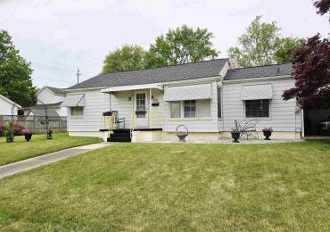 225 HICKORY Street, Canton, Illinois, 2 Bedrooms Bedrooms, ,1 BathroomBathrooms,Residential,For Sale,HICKORY,RMAPA1258035