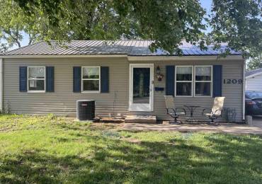 1209 North Grand Avenue, Springfield, Illinois, 4 Bedrooms Bedrooms, ,1 BathroomBathrooms,Residential,For Sale,North Grand,RMACA1036503
