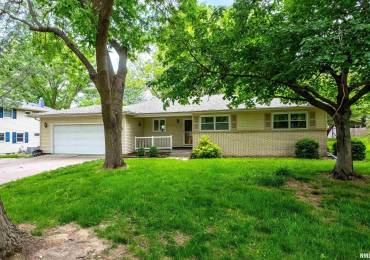 3816 WOODLAND Court, Davenport, Iowa, 3 Bedrooms Bedrooms, ,2 BathroomsBathrooms,Residential,For Sale,WOODLAND,RMAQC4263190