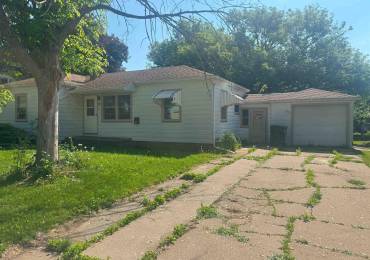 1515 LAZY Lane, Clinton, Iowa, 2 Bedrooms Bedrooms, ,1 BathroomBathrooms,Residential,For Sale,LAZY,RMAQC4263497