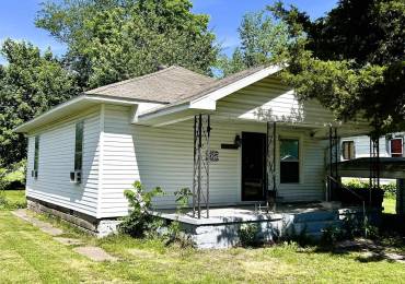 505 6TH Street, Elkville, Illinois, 2 Bedrooms Bedrooms, ,1 BathroomBathrooms,Residential,For Sale,6TH,RMAEB458058