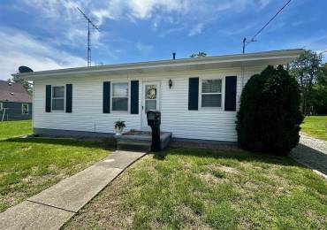 1105 Kerr Street, Eldorado, Illinois, 3 Bedrooms Bedrooms, ,1 BathroomBathrooms,Residential,For Sale,Kerr,RMAQC4263505