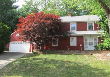 204 GREENWOOD Avenue, Bettendorf, Iowa, 3 Bedrooms Bedrooms, ,1 BathroomBathrooms,Residential,For Sale,GREENWOOD,RMAQC4263527
