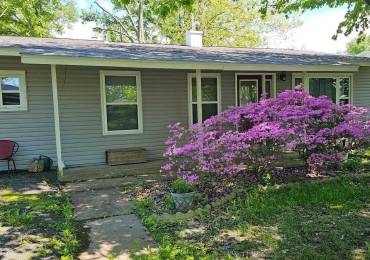 17 Roseclair Street, Centralia, Illinois, 3 Bedrooms Bedrooms, ,1 BathroomBathrooms,Residential,For Sale,Roseclair,RMAEB458068
