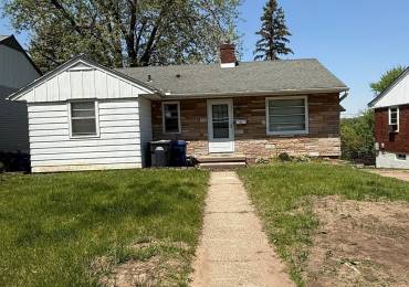 1030 GRANDVIEW Drive, Clinton, Iowa, 3 Bedrooms Bedrooms, ,2 BathroomsBathrooms,Residential,For Sale,GRANDVIEW,RMAQC4263600