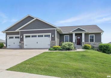 4241 COLORADO Drive, Bettendorf, Iowa, 4 Bedrooms Bedrooms, ,3 BathroomsBathrooms,Residential,For Sale,COLORADO,RMAQC4263714