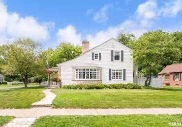 2615 12TH Street, Moline, Illinois, 4 Bedrooms Bedrooms, ,3 BathroomsBathrooms,Residential,For Sale,12TH,RMAQC4263421
