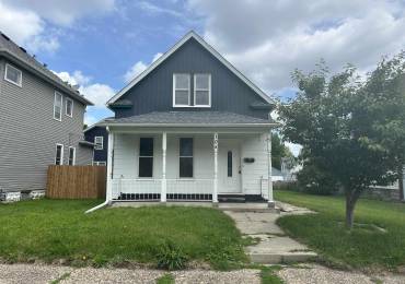 105 6TH Avenue, Moline, Illinois, 3 Bedrooms Bedrooms, ,1 BathroomBathrooms,Residential,For Sale,6TH,RMAQC4263778