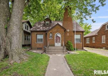 2446 16TH Avenue, Moline, Illinois, 3 Bedrooms Bedrooms, ,2 BathroomsBathrooms,Residential,For Sale,16TH,RMAQC4263784