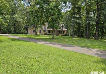 9 FAWN Drive, Fairfield, Illinois, 4 Bedrooms Bedrooms, ,2 BathroomsBathrooms,Residential,For Sale,FAWN,RMAEB458178