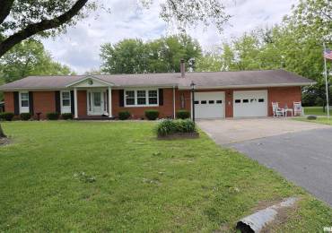 21 CRESTWOOD, Centralia, Illinois, 3 Bedrooms Bedrooms, ,2 BathroomsBathrooms,Residential,For Sale,CRESTWOOD,RMAEB458187