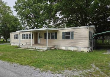 201 3RD Street, Christopher, Illinois, 3 Bedrooms Bedrooms, ,2 BathroomsBathrooms,Manufactured In Park,For Sale,3RD,RMAQC4263887