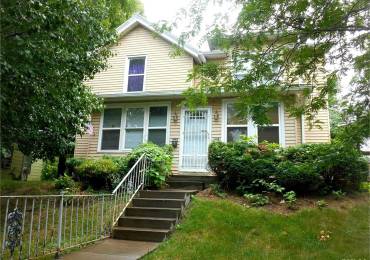 415 7TH Street, Davenport, Iowa, ,Residential Income,For Sale,7TH,RMAQC4263965