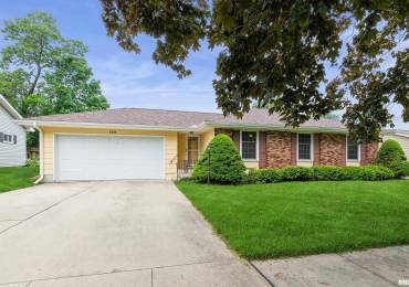 109 12TH Avenue, De Witt, Iowa, 4 Bedrooms Bedrooms, ,2 BathroomsBathrooms,Residential,For Sale,12TH,RMAQC4263975