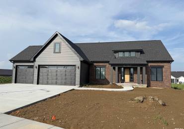 5167 LAKESIDE Court, Bettendorf, Iowa, 4 Bedrooms Bedrooms, ,3 BathroomsBathrooms,Residential,For Sale,LAKESIDE,RMAQC4263963