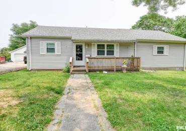 128 MACARTHUR Boulevard, Pana, Illinois, 3 Bedrooms Bedrooms, ,2 BathroomsBathrooms,Residential,For Sale,MACARTHUR,RMACA1036949