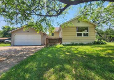 119 9TH Avenue, Camanche, Iowa, 2 Bedrooms Bedrooms, ,1 BathroomBathrooms,Residential,For Sale,9TH,RMAQC4264060