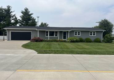 1302 MAPLE Avenue, Macomb, Illinois, 4 Bedrooms Bedrooms, ,2 BathroomsBathrooms,Residential,For Sale,MAPLE,RMAPA1258519