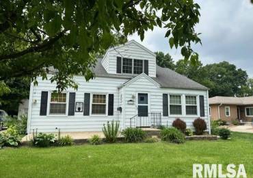 11 JONES Place, Jacksonville, Illinois, 5 Bedrooms Bedrooms, ,2 BathroomsBathrooms,Residential,For Sale,JONES,RMACA1037004