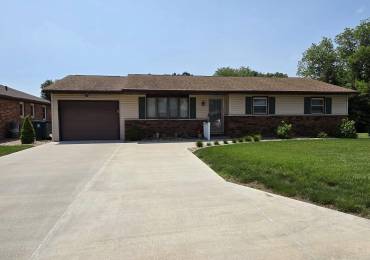 2304 Saint Charles Drive, Quincy, Illinois, 2 Bedrooms Bedrooms, ,2 BathroomsBathrooms,Residential,For Sale,Saint Charles,RMACA1037033